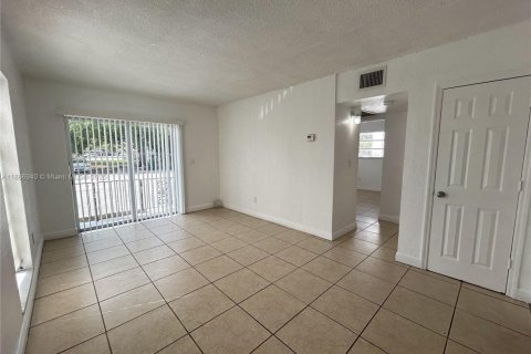 Снять в аренду квартиру в Майами, Флорида 2 спальни, 75.25м2, № 1897655 - фото 5