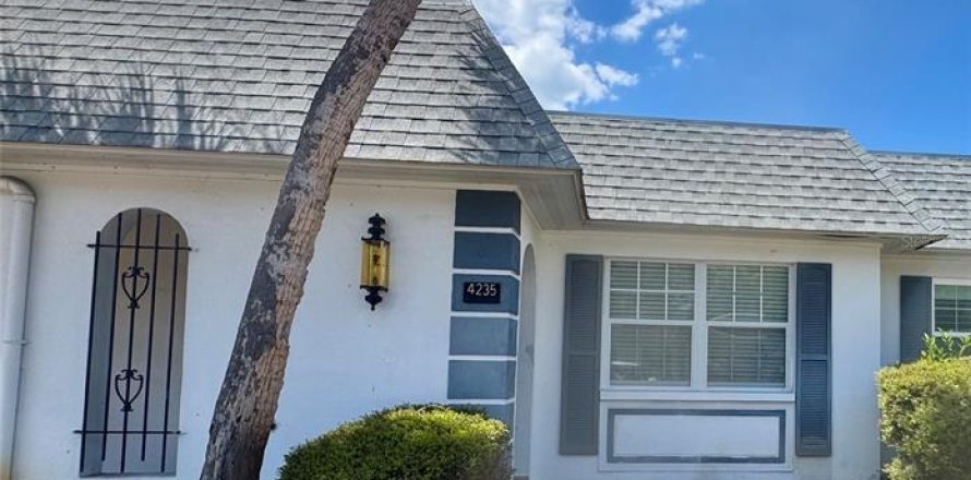 Condominio en New Port Richey, Florida, 1 dormitorio  № 1720309
