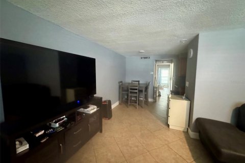 Condominio en venta en New Port Richey, Florida, 1 dormitorio, 57.97 m2 № 1720309 - foto 4