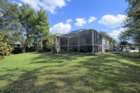 House in Lehigh Acres, Florida 3 bedrooms, 118.36 sq.m. № 2330689 - photo 2