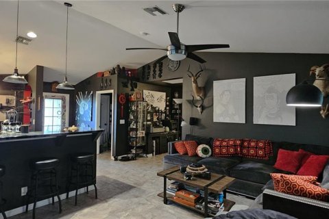 House in Lehigh Acres, Florida 3 bedrooms, 118.36 sq.m. № 2330689 - photo 6