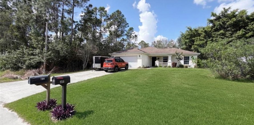 House in Lehigh Acres, Florida 3 bedrooms, 118.36 sq.m. № 2330689