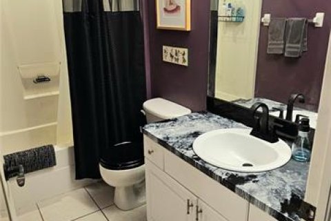 House in Lehigh Acres, Florida 3 bedrooms, 118.36 sq.m. № 2330689 - photo 9