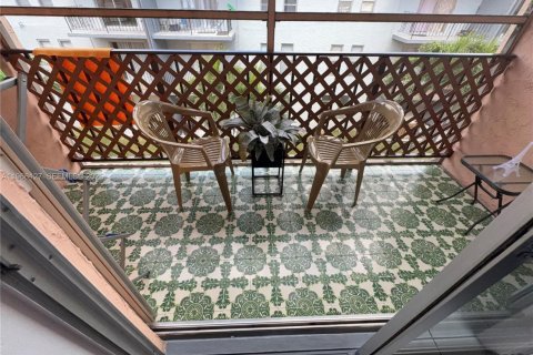 Condo in Hialeah, Florida, 2 bedrooms  № 2027899 - photo 3