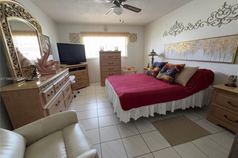 Condo in Hialeah, Florida, 2 bedrooms  № 2027899 - photo 13