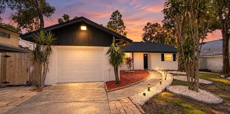 House in Clearwater, Florida 3 bedrooms, 142.33 sq.m. № 2426041