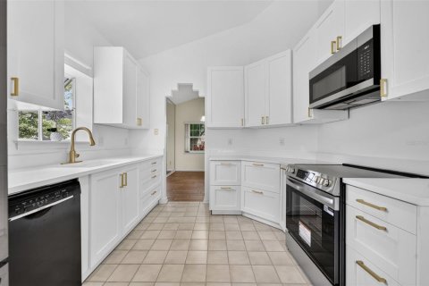 Villa ou maison à vendre à Orlando, Floride: 4 chambres, 192.68 m2 № 2360631 - photo 11