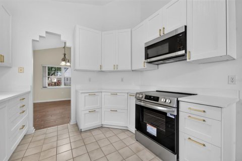 Villa ou maison à vendre à Orlando, Floride: 4 chambres, 192.68 m2 № 2360631 - photo 12