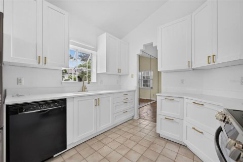Villa ou maison à vendre à Orlando, Floride: 4 chambres, 192.68 m2 № 2360631 - photo 13