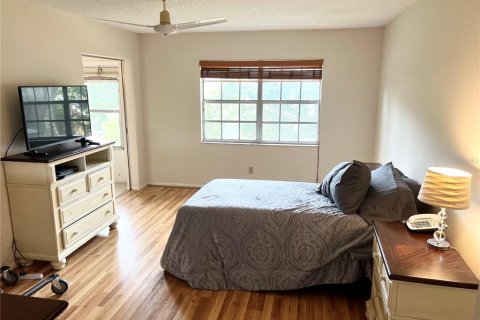 Condo in Palm Harbor, Florida, 2 bedrooms № 2199936 - photo 13