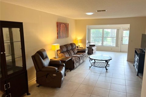 Condo in Palm Harbor, Florida, 2 bedrooms № 2199936 - photo 10