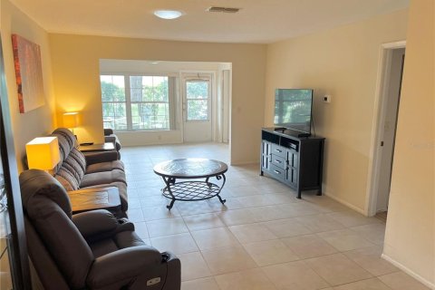 Condo in Palm Harbor, Florida, 2 bedrooms № 2199936 - photo 9