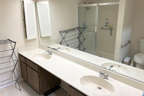 Condo in Palm Harbor, Florida, 2 bedrooms № 2199936 - photo 16
