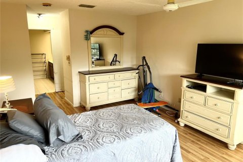 Condo in Palm Harbor, Florida, 2 bedrooms № 2199936 - photo 15
