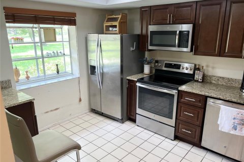 Condo in Palm Harbor, Florida, 2 bedrooms № 2199936 - photo 4