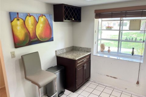 Condo in Palm Harbor, Florida, 2 bedrooms № 2199936 - photo 5