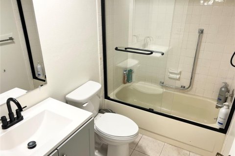 Condo in Palm Harbor, Florida, 2 bedrooms № 2199936 - photo 18