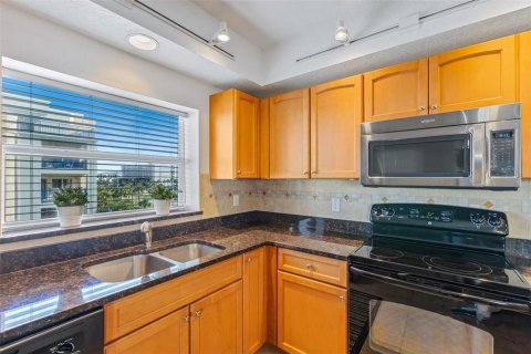 Condo in New Smyrna Beach, Florida, 3 bedrooms  № 1800013 - photo 15