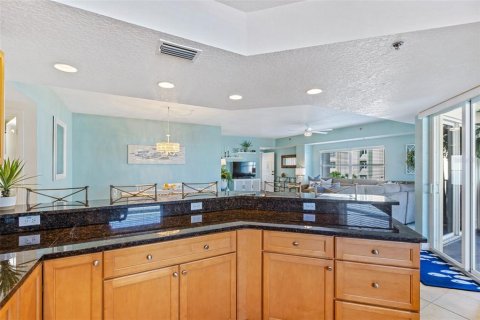 Condo in New Smyrna Beach, Florida, 3 bedrooms  № 1800013 - photo 16