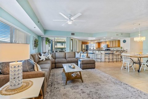 Condo in New Smyrna Beach, Florida, 3 bedrooms  № 1800013 - photo 8