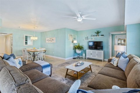 Condo in New Smyrna Beach, Florida, 3 bedrooms  № 1800013 - photo 9