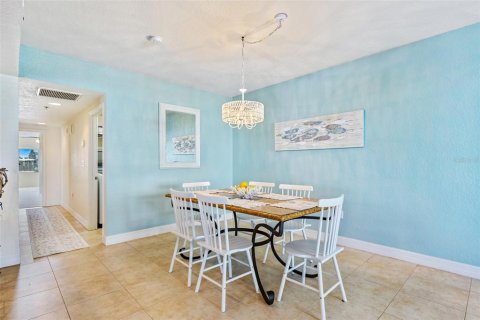 Condo in New Smyrna Beach, Florida, 3 bedrooms  № 1800013 - photo 18
