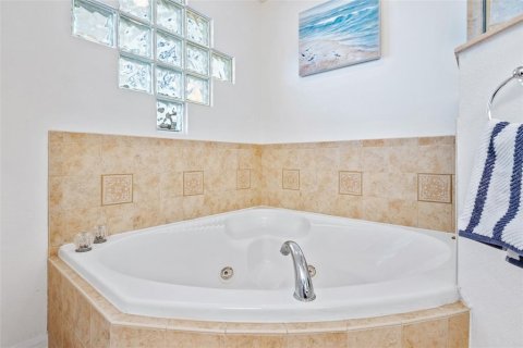 Condo in New Smyrna Beach, Florida, 3 bedrooms  № 1800013 - photo 28