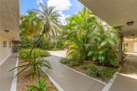 Copropriété à louer à Miami, Floride: 2 chambres, 74.69 m2 № 2046345 - photo 2
