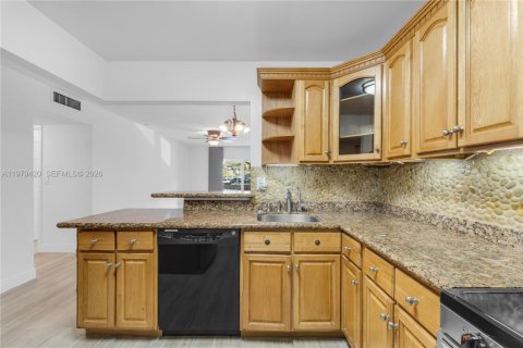 Copropriété à louer à Miami, Floride: 2 chambres, 74.69 m2 № 2046345 - photo 5