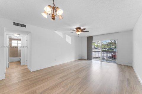 Copropriété à louer à Miami, Floride: 2 chambres, 74.69 m2 № 2046345 - photo 10