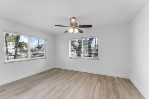 Copropriété à louer à Miami, Floride: 2 chambres, 74.69 m2 № 2046345 - photo 13