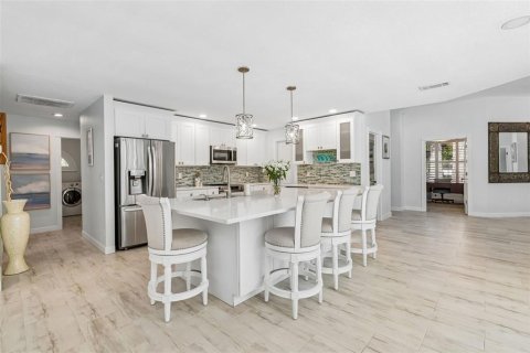House in Sarasota, Florida 4 bedrooms, 223.62 sq.m. № 2200221 - photo 7