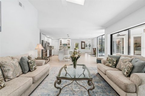 House in Sarasota, Florida 4 bedrooms, 223.62 sq.m. № 2200221 - photo 20