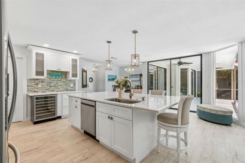House in Sarasota, Florida 4 bedrooms, 223.62 sq.m. № 2200221 - photo 3