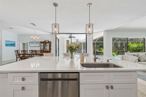 House in Sarasota, Florida 4 bedrooms, 223.62 sq.m. № 2200221 - photo 4