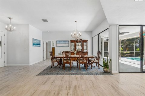 House in Sarasota, Florida 4 bedrooms, 223.62 sq.m. № 2200221 - photo 10