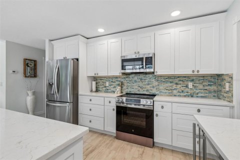 House in Sarasota, Florida 4 bedrooms, 223.62 sq.m. № 2200221 - photo 6