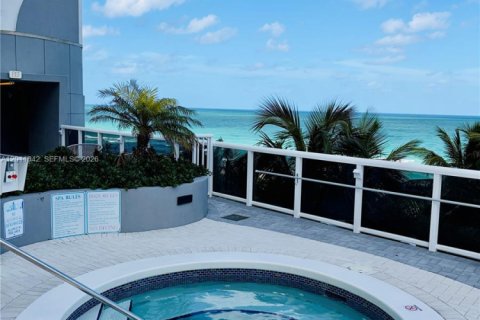 Condo in Miami Beach, Florida, 3 bedrooms  № 2075035 - photo 25