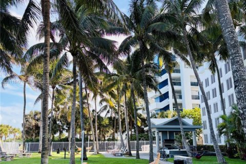 Condo in Miami Beach, Florida, 3 bedrooms  № 2075035 - photo 29