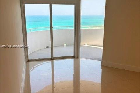 Condo in Miami Beach, Florida, 3 bedrooms  № 2075035 - photo 10