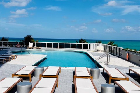 Condo in Miami Beach, Florida, 3 bedrooms  № 2075035 - photo 22