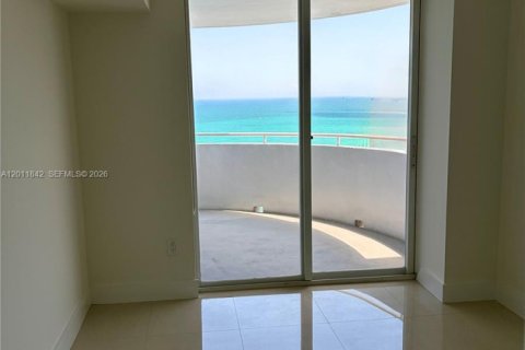 Condo in Miami Beach, Florida, 3 bedrooms  № 2075035 - photo 15