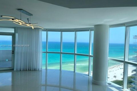 Condo in Miami Beach, Florida, 3 bedrooms  № 2075035
