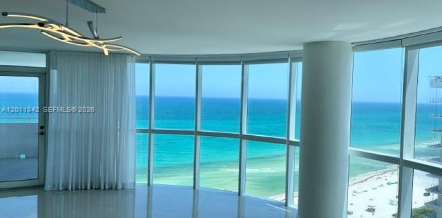 Condo in Miami Beach, Florida, 3 bedrooms  № 2075035