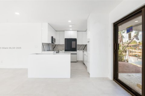 Casa en venta en Wilton Manors, Florida, 3 dormitorios, 130.43 m2 № 1887982 - foto 7