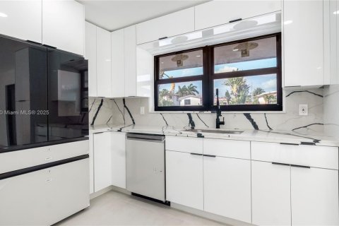 Casa en venta en Wilton Manors, Florida, 3 dormitorios, 130.43 m2 № 1887982 - foto 10