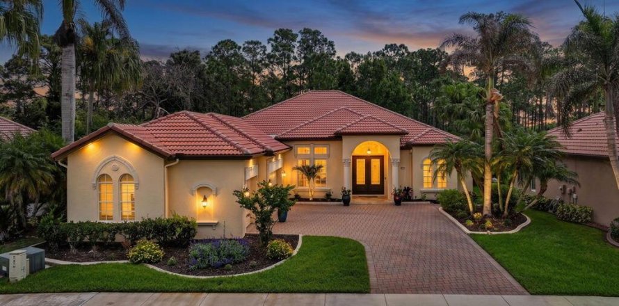 House in Port St. Lucie, Florida 4 bedrooms, 250.09 sq.m. № 2087552