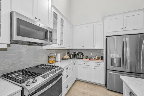 Villa ou maison à louer à Odessa, Floride: 4 chambres, 250.46 m2 № 2157133 - photo 6