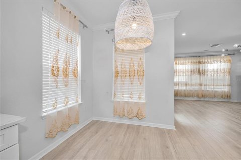 Villa ou maison à louer à Odessa, Floride: 4 chambres, 250.46 m2 № 2157133 - photo 10