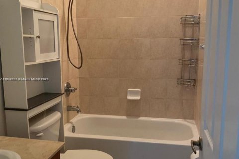 Condo in Doral, Florida, 2 bedrooms № 1969830 - photo 19